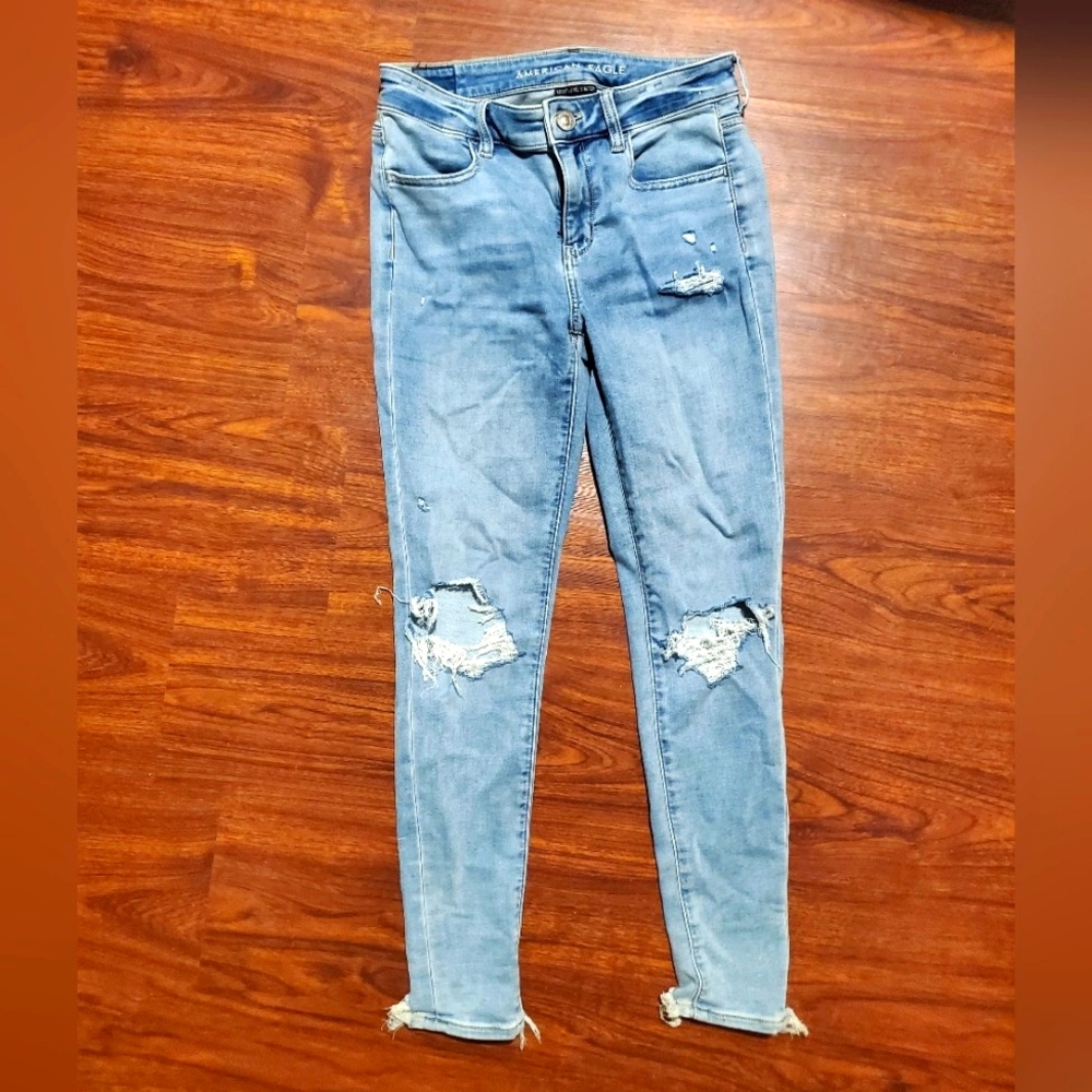 American Eagle High Waist light wash ripped jeggings size 6